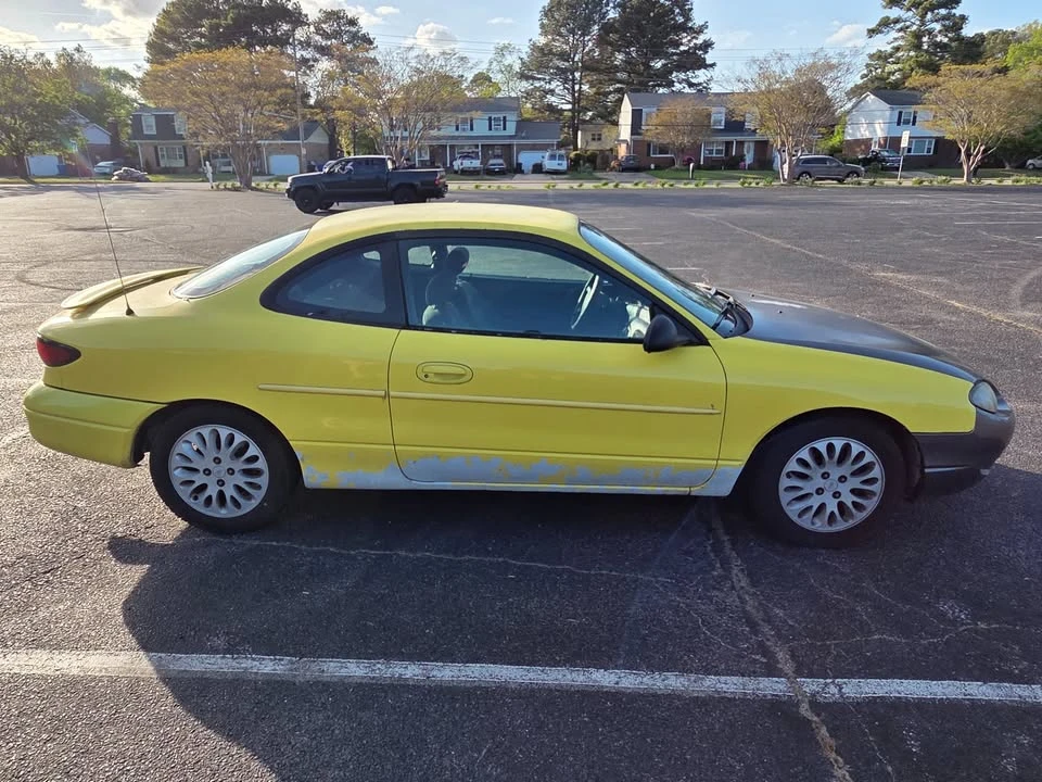 2000 Ford Escort (North America) - Image 3 of 19