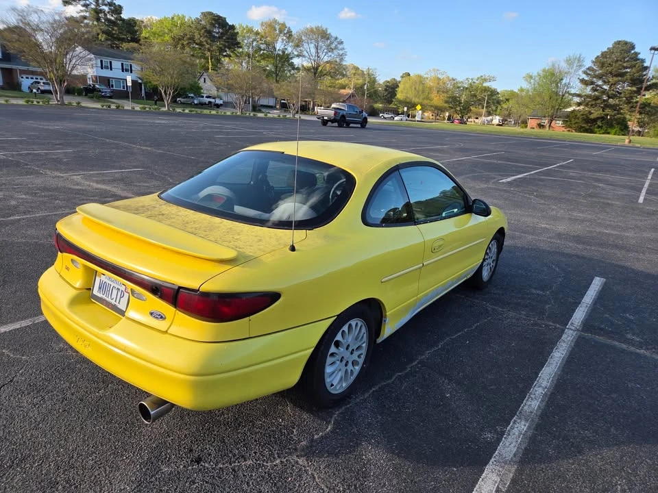 2000 Ford Escort (North America) - Image 2 of 19