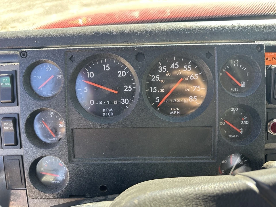 2000 Freightliner - Image 13 of 15