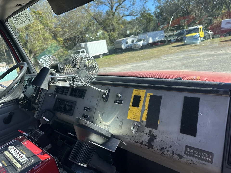 2000 Freightliner - Image 4 of 15