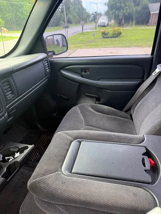 2000 GMC Sierra 2nd Gen - Image 4 of 9
