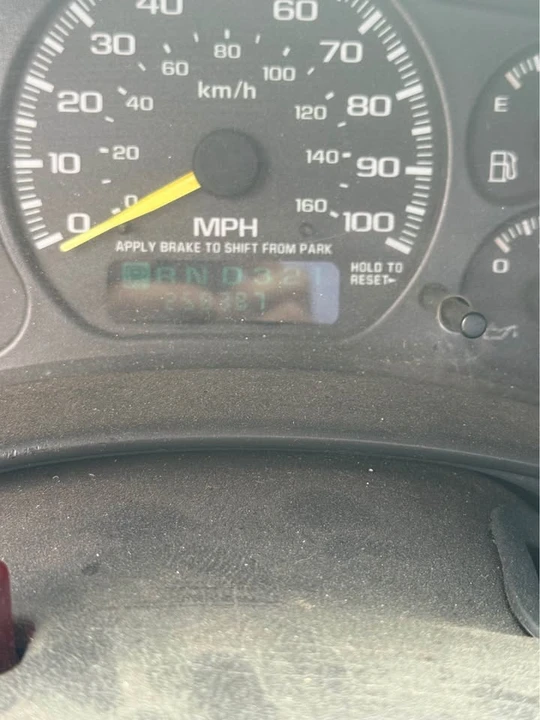 2000 GMC Sierra 2nd Gen - Image 3 of 9