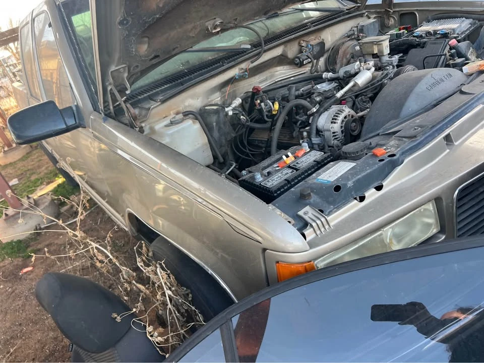 2000 GMC Sierra Heavy Duty 2nd Gen - Image 3 of 10