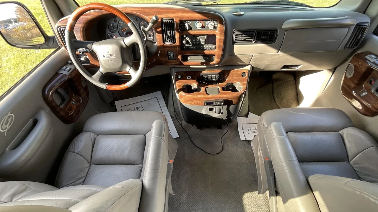 2000 GMC Savana - Image 8 of 13