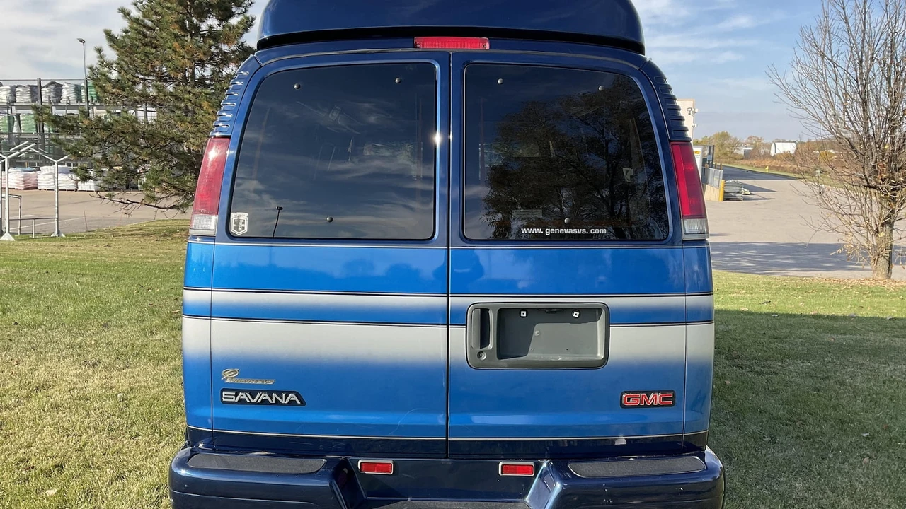 2000 GMC Savana - Image 12 of 13