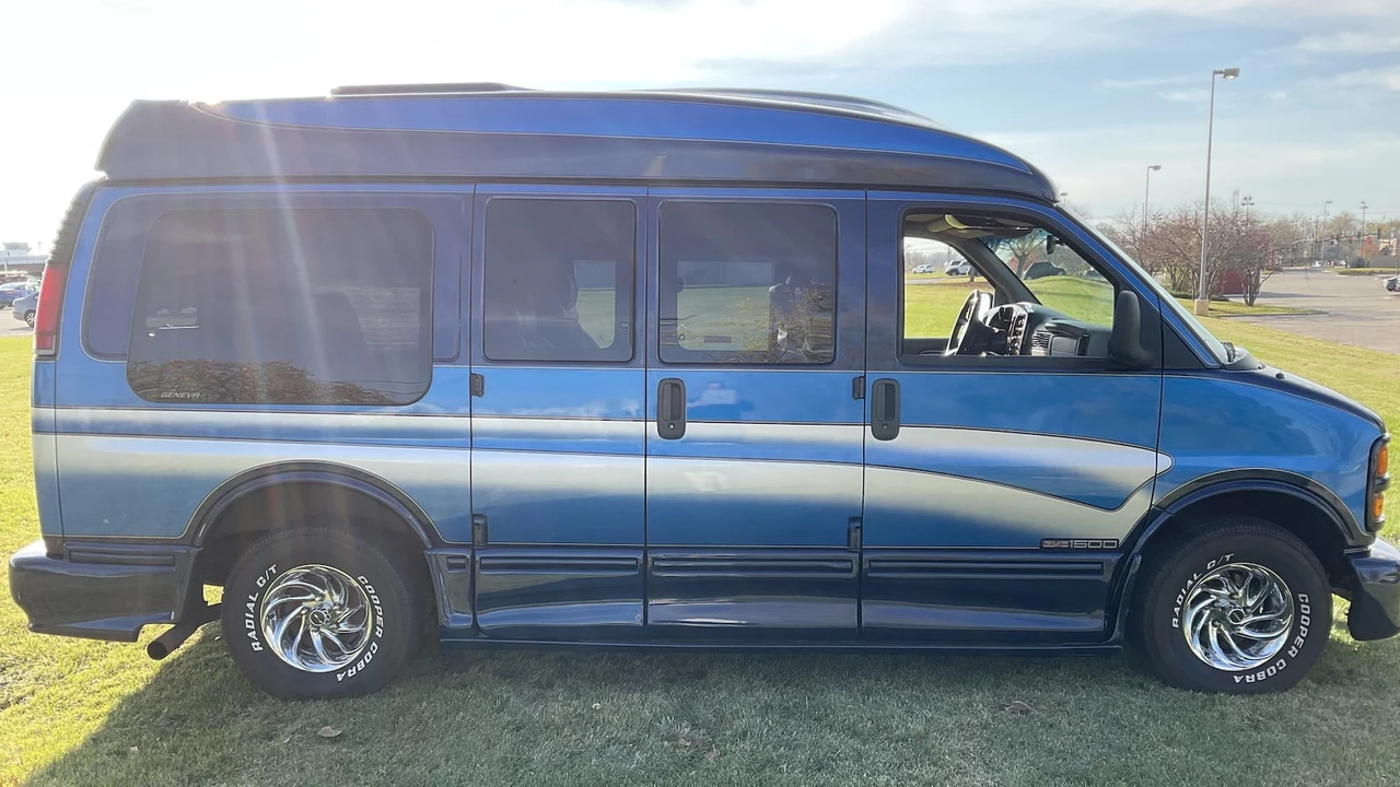 2000 GMC Savana - Image 13 of 13