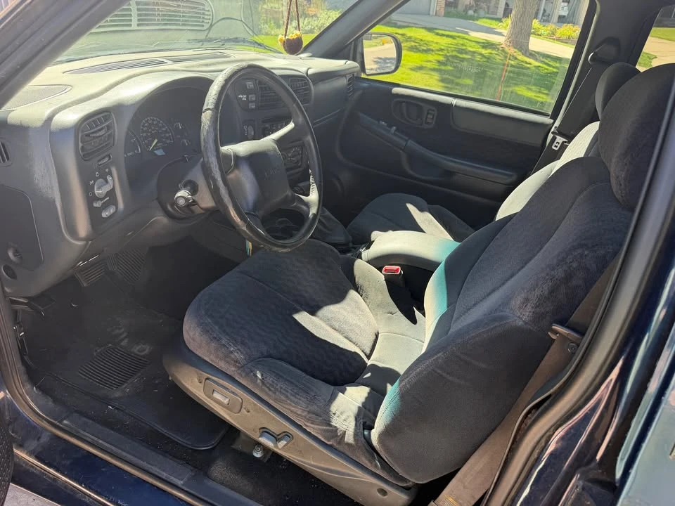 2000 GMC S-15 Jimmy 2nd Gen - Image 14 of 19