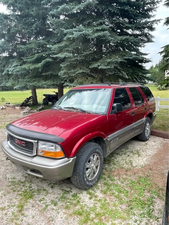 2000 GMC S-15 Jimmy 2nd Gen - Image 2 of 8