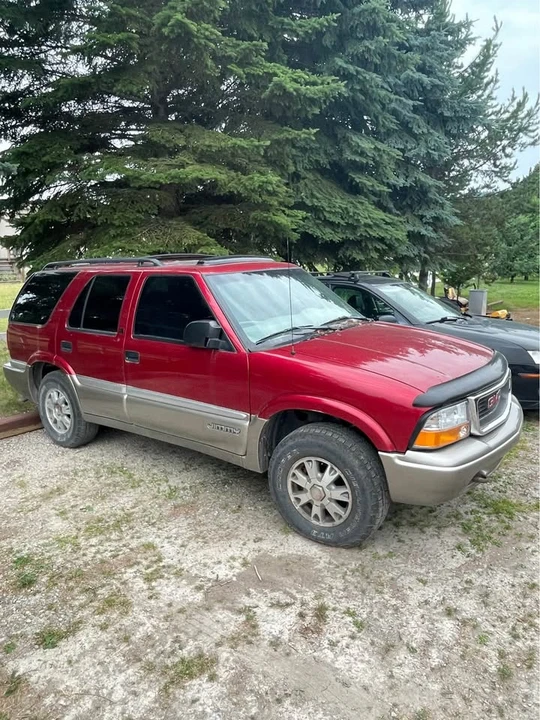 2000 GMC S-15 Jimmy 2nd Gen - Image 3 of 8