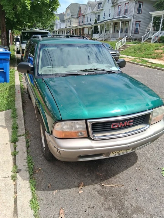 2000 GMC S-15 Jimmy 2nd Gen - Image 2 of 9