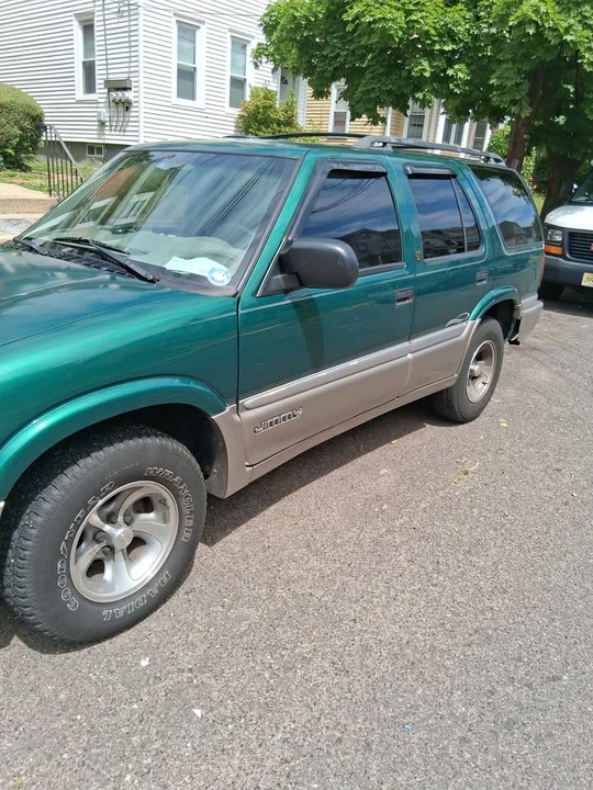 2000 GMC S-15 Jimmy 2nd Gen - Image 4 of 9