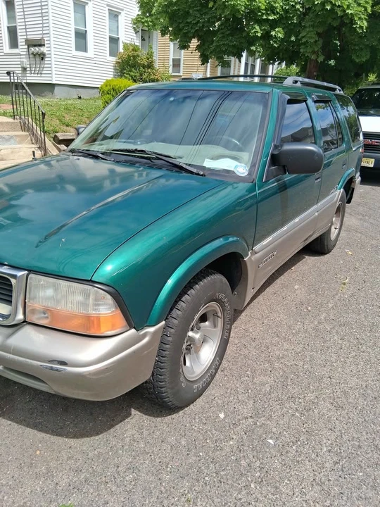 2000 GMC S-15 Jimmy 2nd Gen - Image 3 of 9