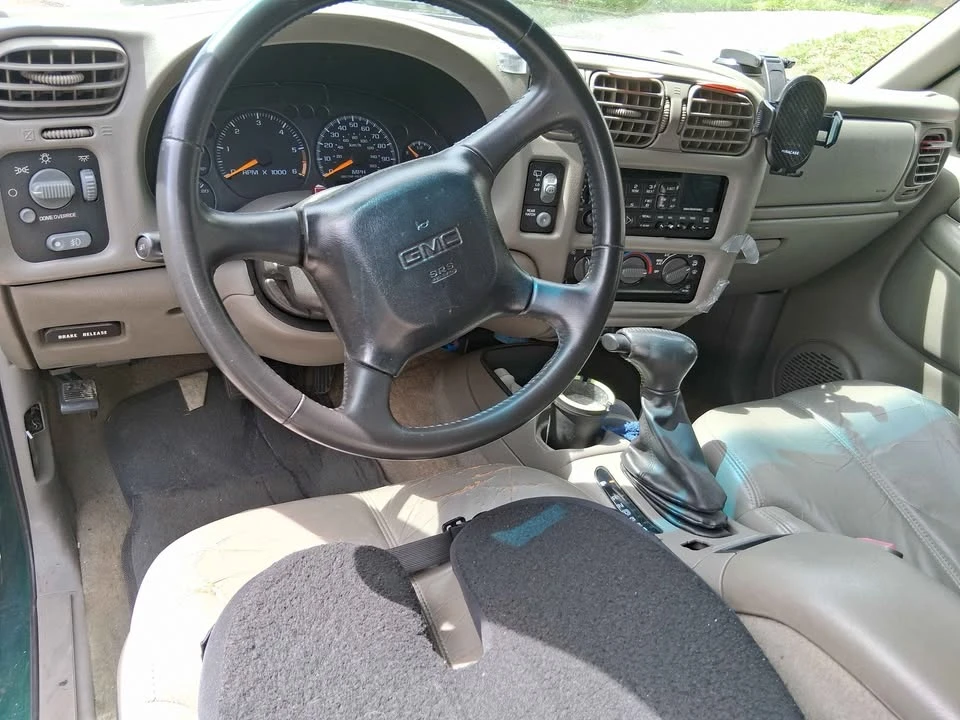 2000 GMC S-15 Jimmy 2nd Gen - Image 8 of 9