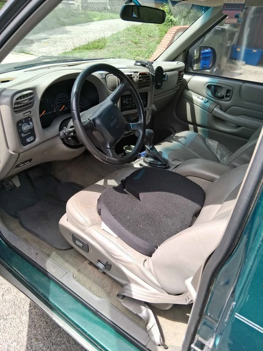 2000 GMC S-15 Jimmy 2nd Gen - Image 6 of 9