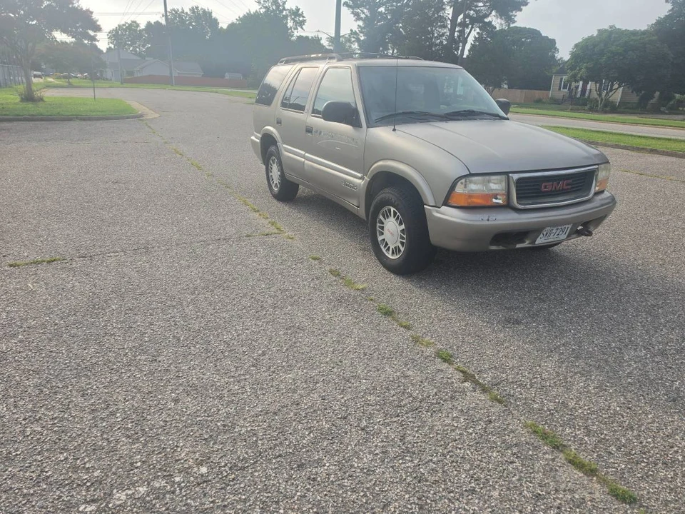 2000 GMC S-15 Jimmy 2nd Gen - Image 2 of 13