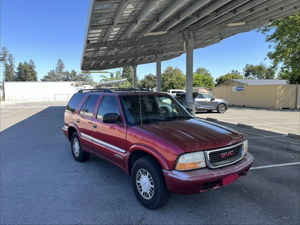 2000 GMC S-15 Jimmy 2nd Gen - Image 2 of 6