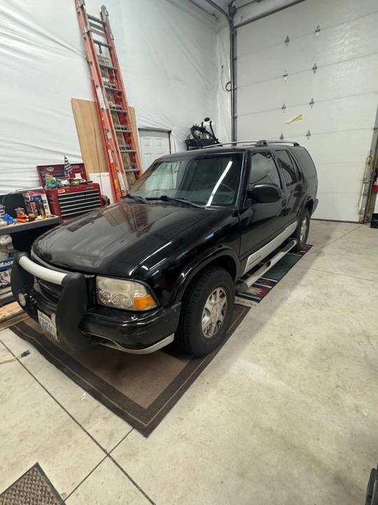 2000 GMC S-15 Jimmy 2nd Gen - Image 3 of 21