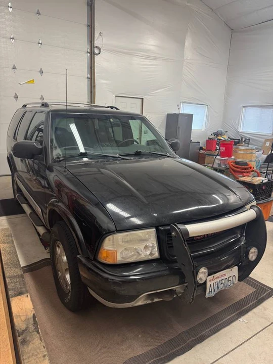 2000 GMC S-15 Jimmy 2nd Gen - Image 5 of 21