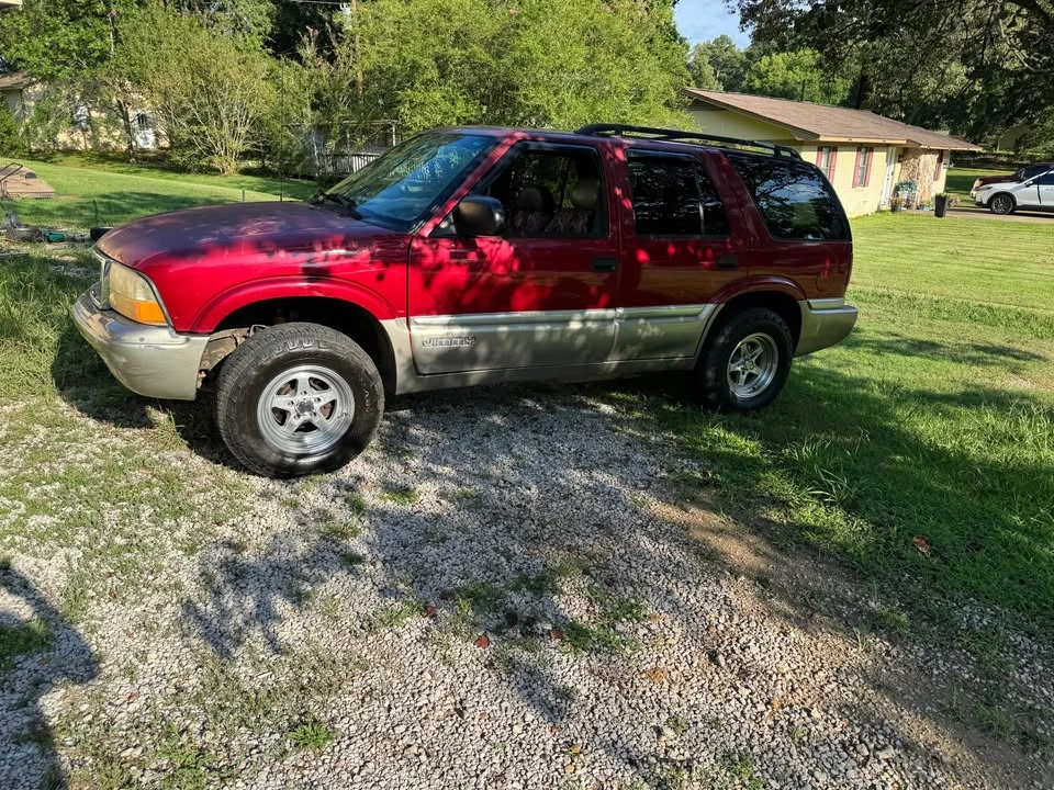 2000 GMC S-15 Jimmy 2nd Gen - Image 2 of 6