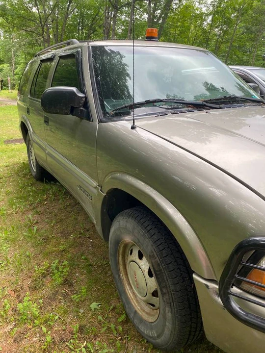 2000 GMC S-15 Jimmy 2nd Gen - Image 2 of 6
