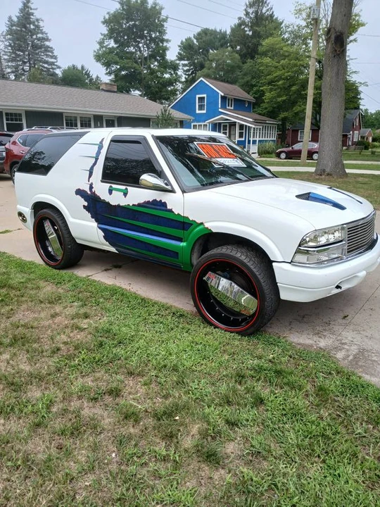 2000 GMC S-15 Jimmy 2nd Gen - Image 3 of 9