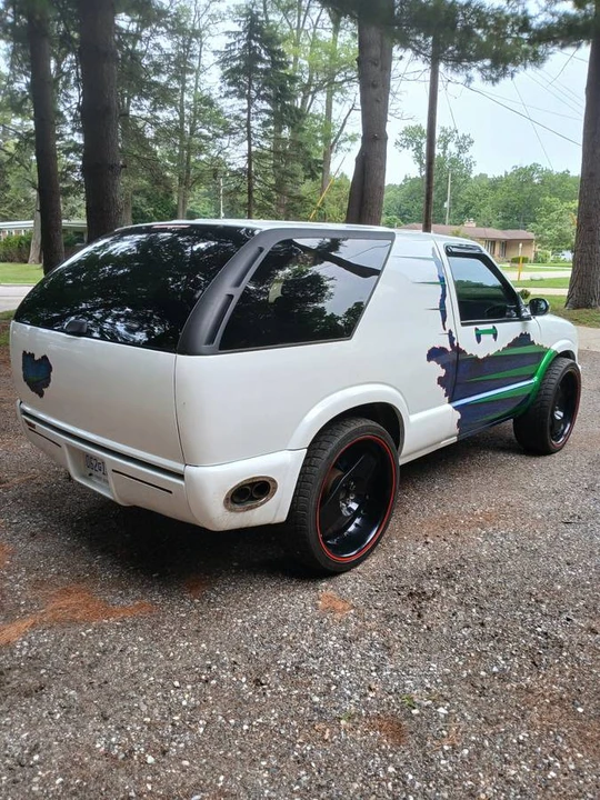 2000 GMC S-15 Jimmy 2nd Gen - Image 5 of 9