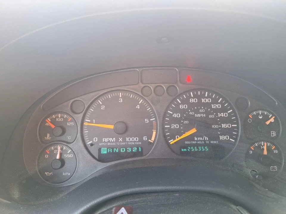 2000 GMC S-15 Jimmy 2nd Gen - Image 10 of 10