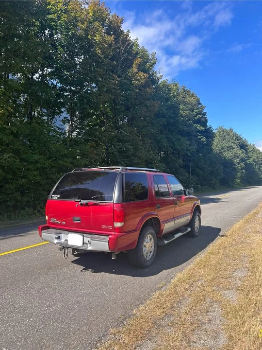 2000 GMC S-15 Jimmy 2nd Gen - Image 3 of 6