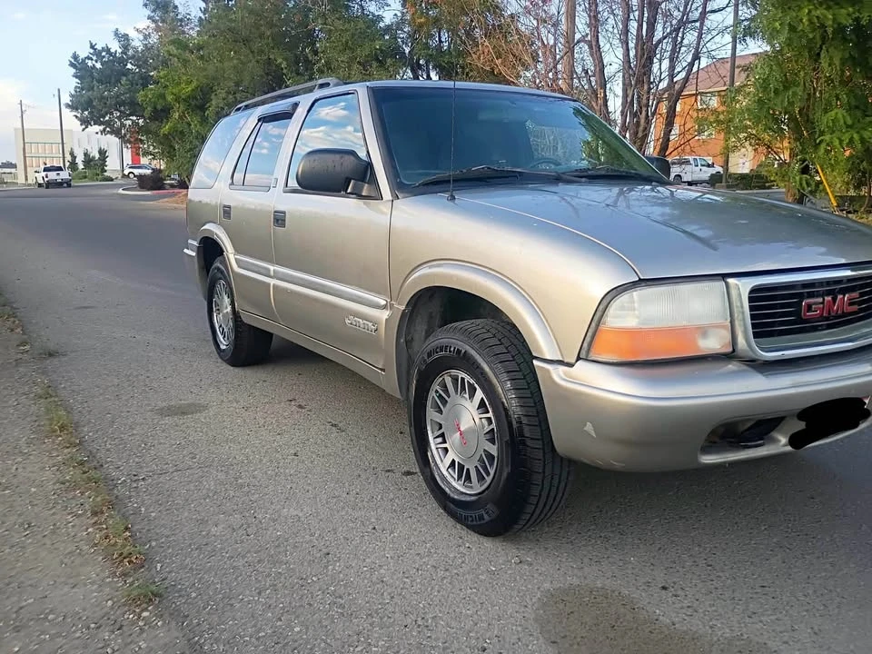 2000 GMC S-15 Jimmy 2nd Gen - Image 2 of 9