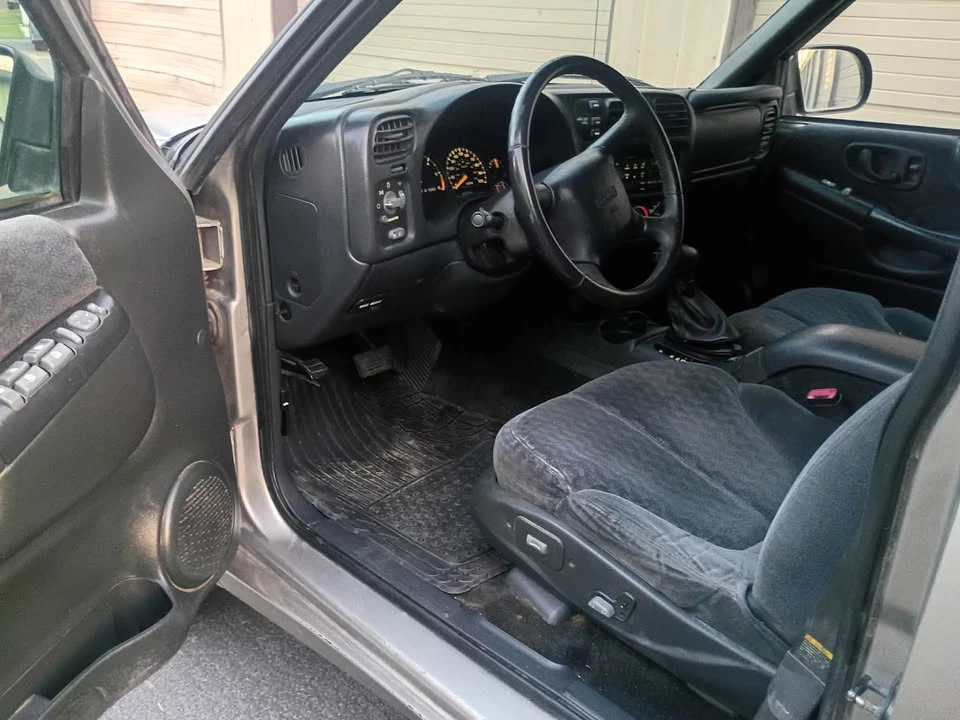 2000 GMC S-15 Jimmy 2nd Gen - Image 7 of 9