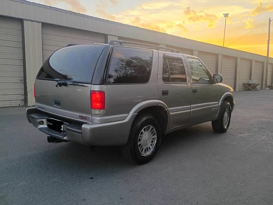 2000 GMC S-15 Jimmy 2nd Gen - Image 5 of 9