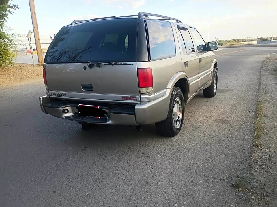 2000 GMC S-15 Jimmy 2nd Gen - Image 4 of 9
