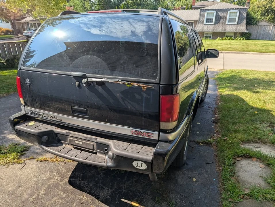 2000 GMC S-15 Jimmy 2nd Gen - Image 2 of 5