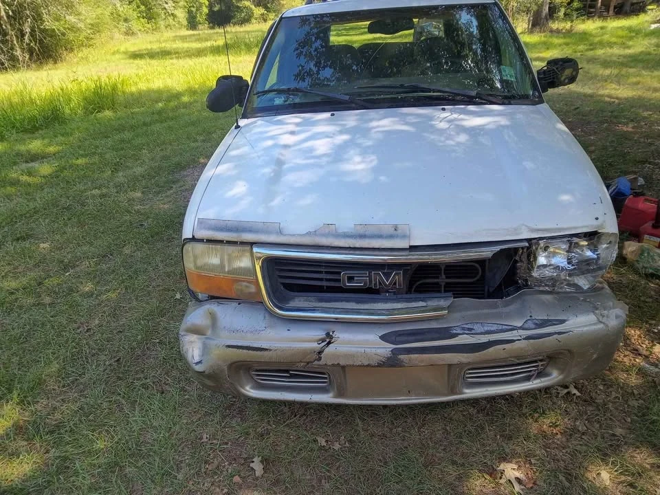 2000 GMC S-15 Jimmy 2nd Gen - Image 3 of 10