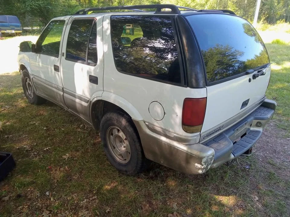 2000 GMC S-15 Jimmy 2nd Gen - Image 2 of 10
