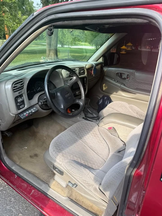 2000 GMC S-15 Jimmy 2nd Gen - Image 2 of 6