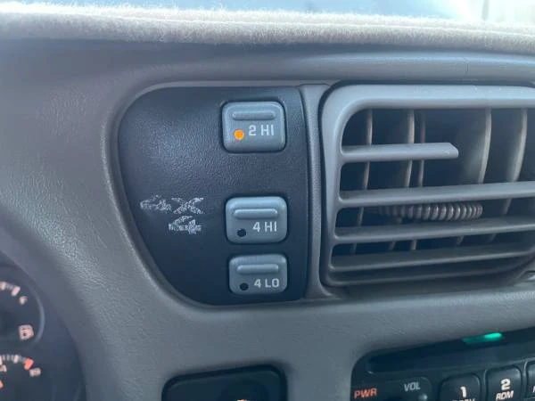 2000 GMC S-15 Jimmy 2nd Gen - Image 11 of 13