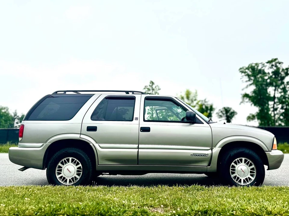 2000 GMC S-15 Jimmy 2nd Gen - Image 15 of 16