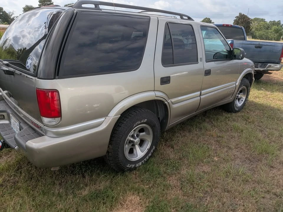 2000 GMC S-15 Jimmy 2nd Gen - Image 3 of 8