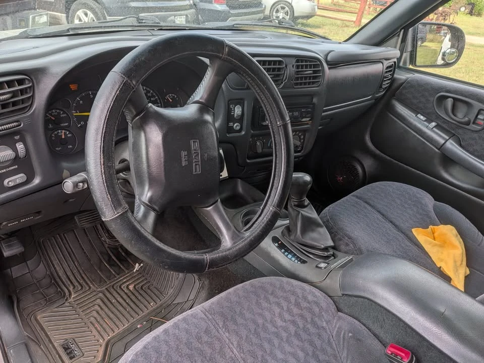 2000 GMC S-15 Jimmy 2nd Gen - Image 5 of 8