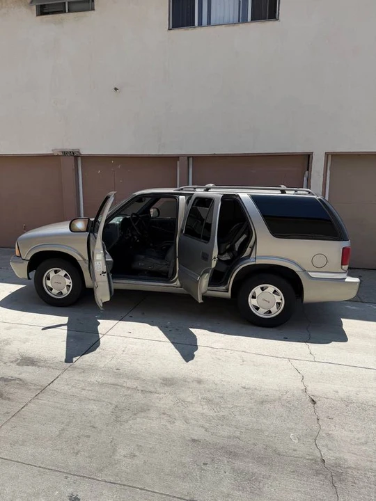 2000 GMC S-15 Jimmy 2nd Gen - Image 3 of 10