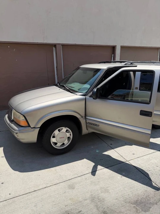 2000 GMC S-15 Jimmy 2nd Gen - Image 2 of 10