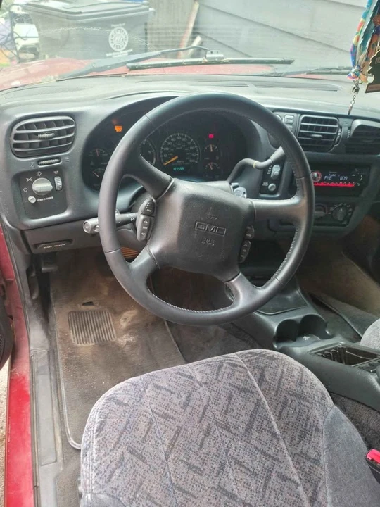 2000 GMC S-15 Jimmy 2nd Gen - Image 12 of 12