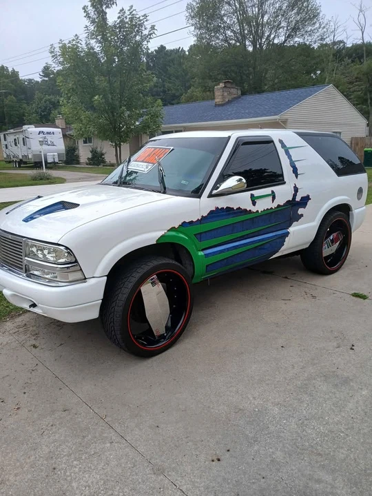 2000 GMC S-15 Jimmy 2nd Gen - Image 2 of 7
