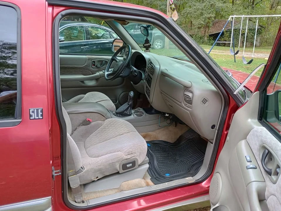 2000 GMC S-15 Jimmy 2nd Gen - Image 4 of 5