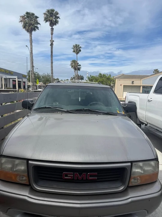 2000 GMC S-15 Jimmy 2nd Gen - Image 4 of 13