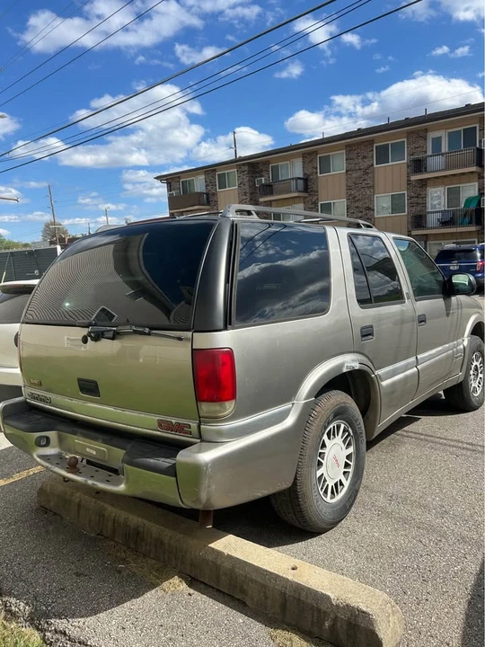 2000 GMC S-15 Jimmy 2nd Gen - Image 3 of 10