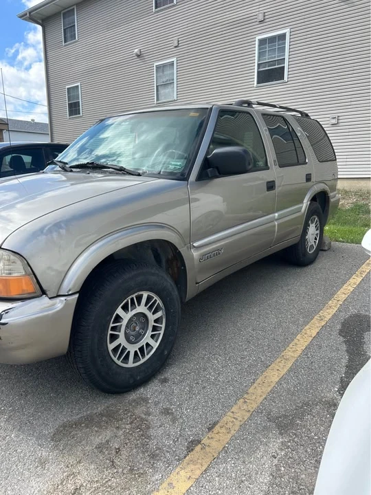 2000 GMC S-15 Jimmy 2nd Gen - Image 5 of 10