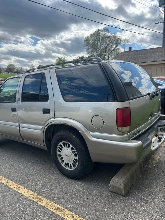 2000 GMC S-15 Jimmy 2nd Gen - Image 4 of 10