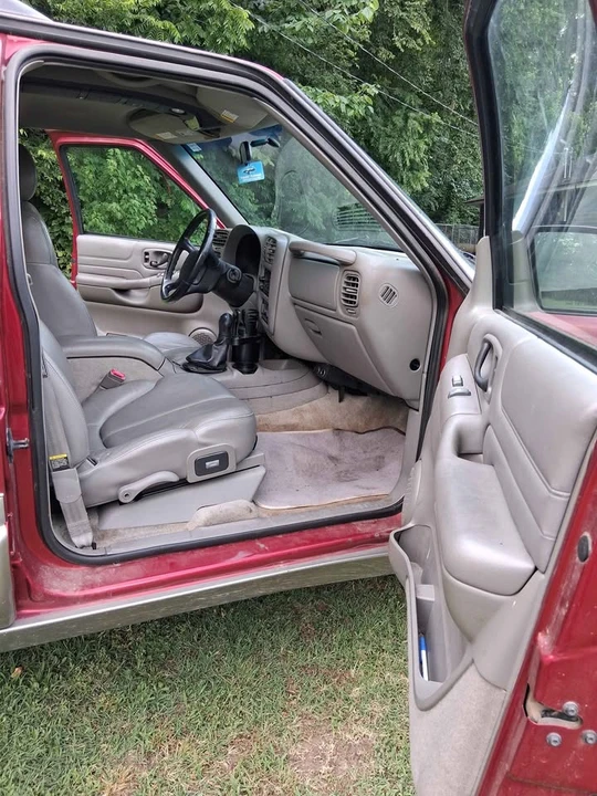 2000 GMC S-15 Jimmy 2nd Gen - Image 2 of 21